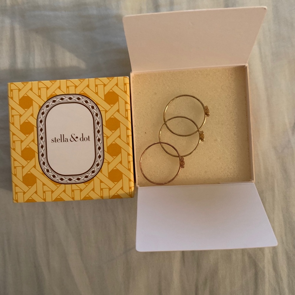 Stella & Dot Moraley Flower Stackable Gold Ring